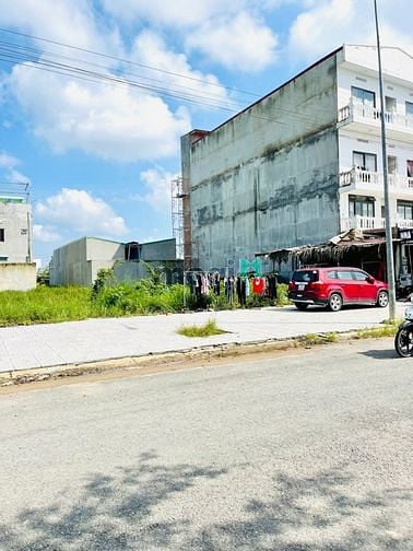 Hình ảnh Gia đình tôi kẹt tiền cần bán gấp 2 lô đất Full thổ cư Bình Chánh