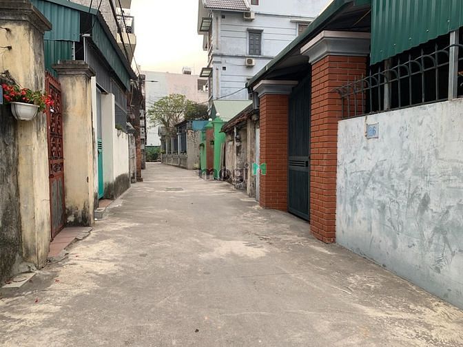 Hình ảnh Bán đất ngõ 81 phố Trạm, 40m2 đường oto qua nhà, chỉ 3,5 tỷ