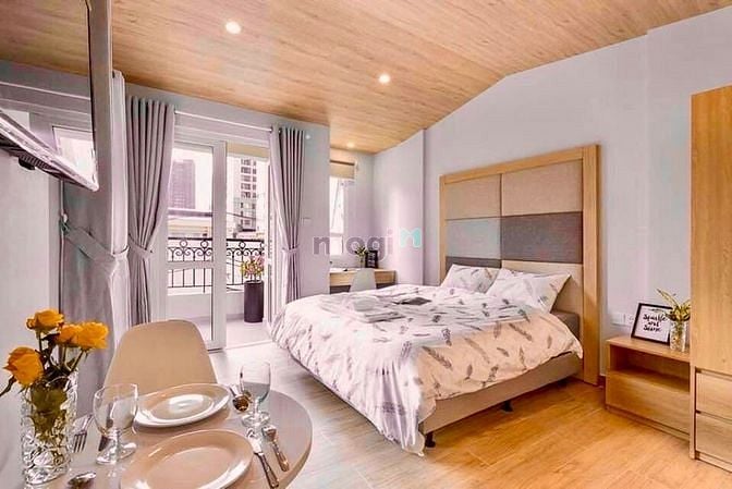 Hình ảnh Deluxe Studio Balcony - Chủ đạo với chất liệu gỗ mộc tương phản cùng á