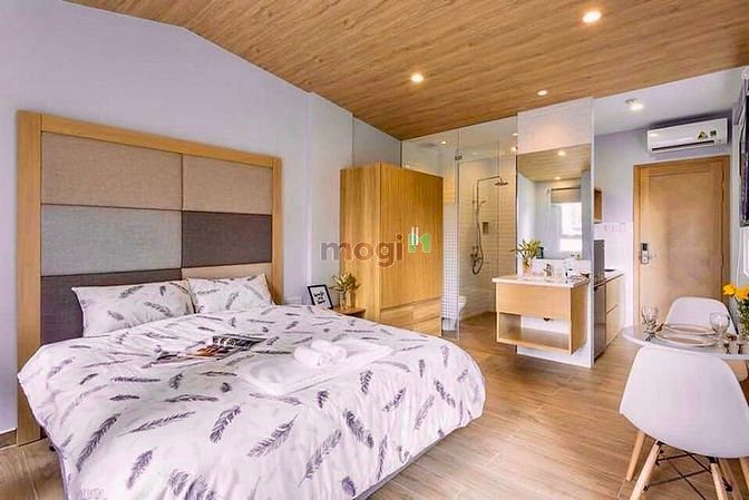 Hình ảnh Deluxe Studio Balcony - Chủ đạo với chất liệu gỗ mộc tương phản cùng á