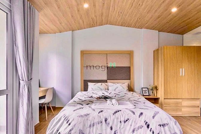 Hình ảnh Deluxe Studio Balcony - Chủ đạo với chất liệu gỗ mộc tương phản cùng á