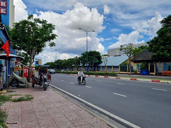 Hình ảnh Bán đất 2 mặt tiền kinh doanh sầm uất đường Lê Văn Việt, quận 9, 112m2