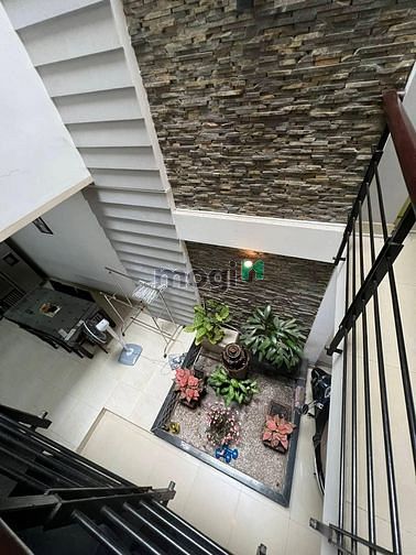 Hình ảnh Biệt thự mini giá mini, CMT8, Quận 3, 100m2, chủ bán định cư.