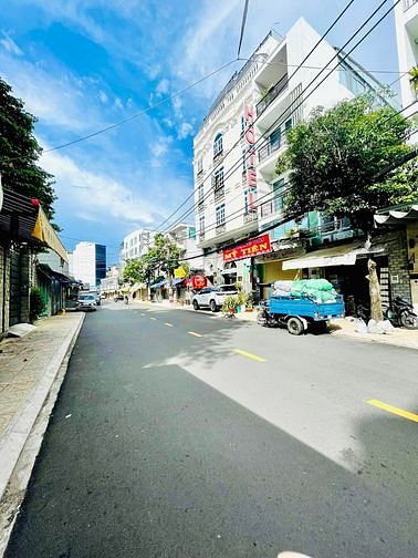 Hình ảnh Nhà Tân Phú 225m2 HXH 3 Tầng 18,3 Tỷ