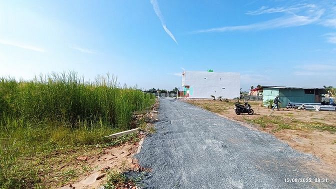 Hình ảnh Bán đất nền mặt tiền đường ngang 5m dài 20m, 5 lô liền kề.