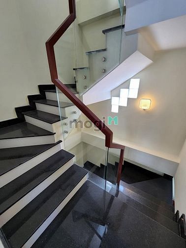 Hình ảnh Cần vốn bán nhà ở bình tân , hxh , sổ vuông vức
