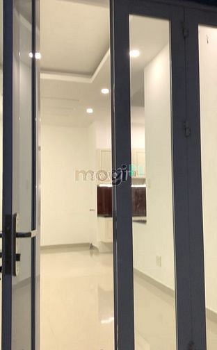 Hình ảnh Cho thuê nhà 2 lầu hẻm Trần Quang Khải 2pn 3wc Q1