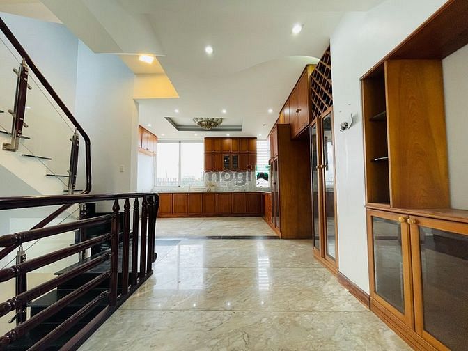 Hình ảnh Cho thuê penthouses 2 tầng view kênh, và thành phố giáp quận 3