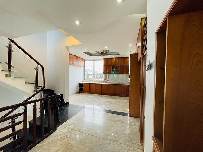 Hình ảnh Cho thuê penthouses 2 tầng view kênh, và thành phố giáp quận 3
