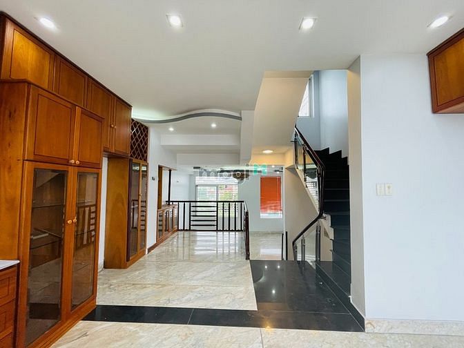 Hình ảnh Cho thuê penthouses 2 tầng view kênh, và thành phố giáp quận 3
