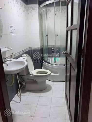 Hình ảnh Cho thuê nhà hẻm xe hơi Cao Đạt 5pn 4wc Q5