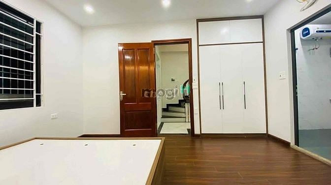 Hình ảnh Cho thuê toà nhà 7 tầng Minh Khai