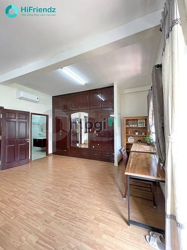 Hình ảnh 1 phòng duy nhất vừa ban công vừa có bồn tắm