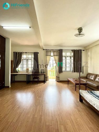 Hình ảnh 1 phòng duy nhất vừa ban công vừa có bồn tắm