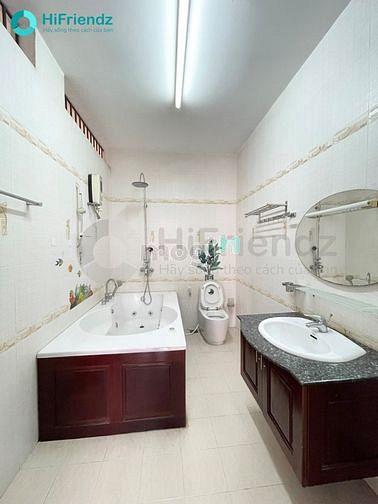Hình ảnh 1 phòng duy nhất vừa ban công vừa có bồn tắm