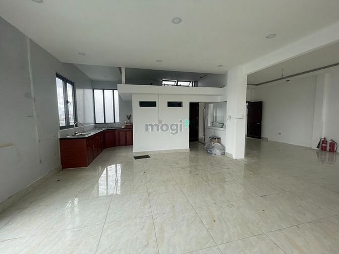Hình ảnh ROOFTOP mới tinh view kính Bùi Thị Xuân