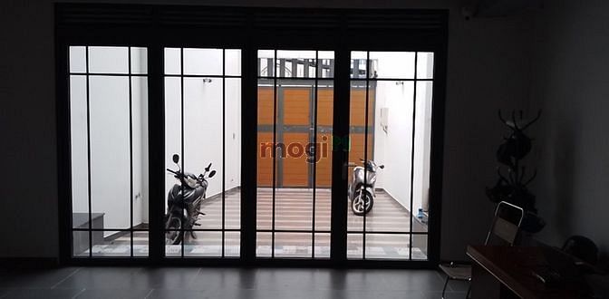 Hình ảnh Cho Thuê Nhà 3 Lầu 300 m2, MT Cách Mạng Tháng 8, Q3.