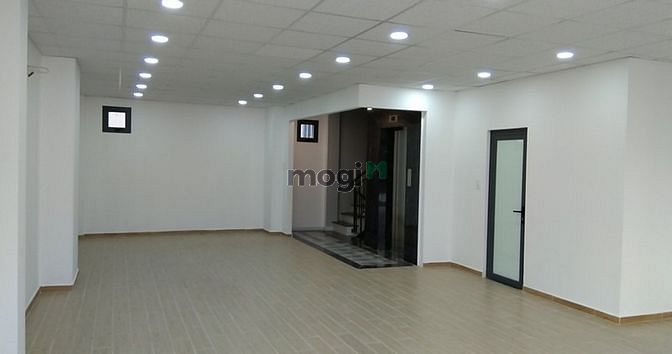 Hình ảnh Cho Thuê Nhà 3 Lầu 300 m2, MT Cách Mạng Tháng 8, Q3.