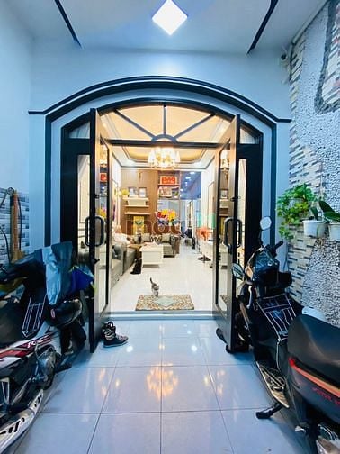Hình ảnh Nhà Đẹp lung linh, bán gấp,cách mạng tháng tám P5,Tân Bình
