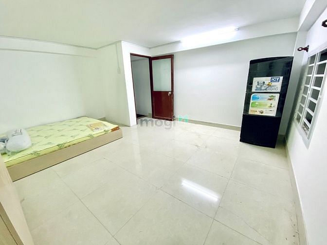 Hình ảnh Cho thuê căn 2PN Full nội thất ngay đầu đường Nguyễn Văn Công