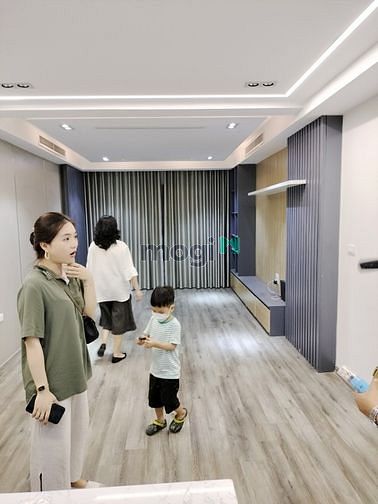 Hình ảnh Cho Thuê Nhà Mặt phố Trung Hòa Dt 70m2 5 tầng 32tr