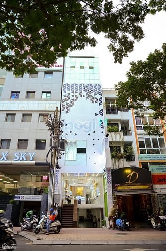 Hình ảnh Cho thuê nhà 5 lầu MT Trần Hưng Đạo Quận 1, gần ks Pullman DTSD 350m2