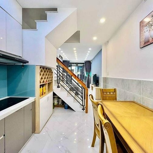 Hình ảnh Bán căn nhà hẻm 70m2 cạnh CV phần mềm Quang Trung
