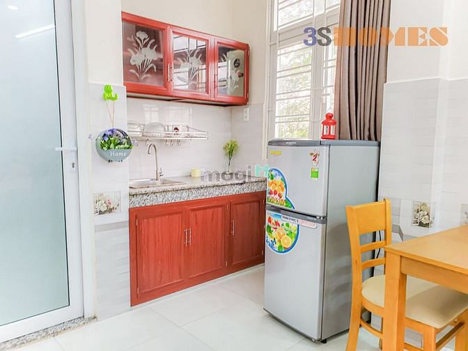Hình ảnh CHDV full nội thất có ban công rộng, có chỗ đậu ô tô miễn phí gần sbay