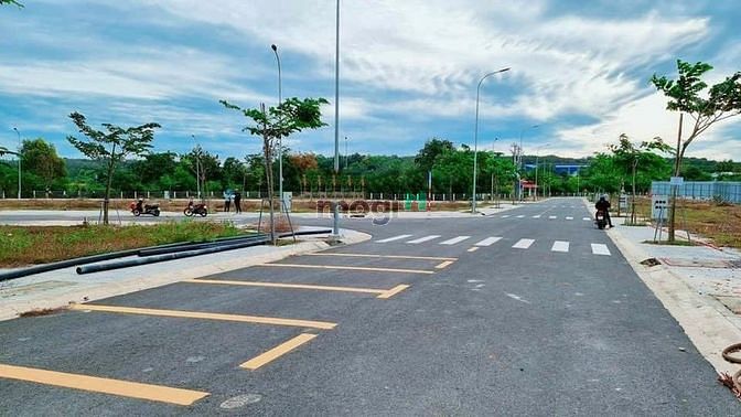 Hình ảnh Sang gấp vài lô KDC Bach Giang, Q.9, 100m2, 1tỷ980, sổ hồng riêng
