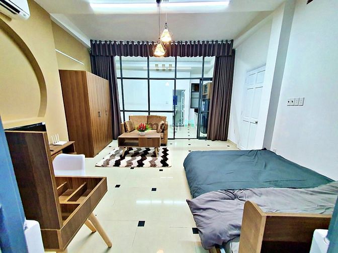 Hình ảnh CHDV ban công, thang máy, full nội thất ngay Phan Xích Long
