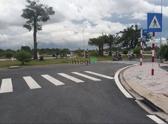 Hình ảnh Sang gấp lô đất Diamond island Q9, 90m2, Giá chỉ 2tỷ150, Sổ hồng riêng