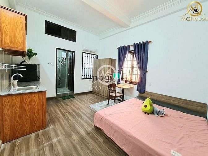 Hình ảnh Mb6623 nạp rút nhanh chóng Style Cổ điển, Tông gỗ 2 cửa sổ lớn gần cầu Công Lý Q3