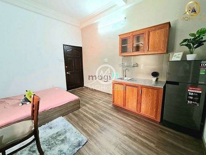 Hình ảnh Mb6623 nạp rút nhanh chóng Style Cổ điển, Tông gỗ 2 cửa sổ lớn gần cầu Công Lý Q3