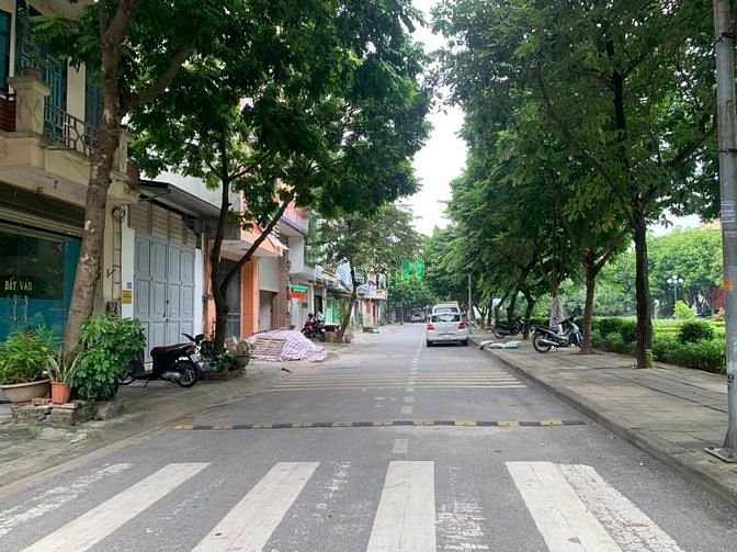 Hình ảnh Bán gấp đất tái định cư Giang Biên, view vườn hoa 40m2 đường 11m