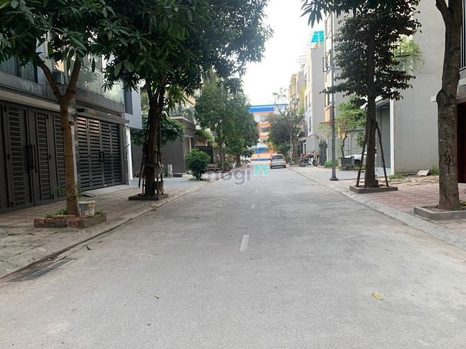 Hình ảnh Bán gấp đất tái định cư Giang Biên, view vườn hoa 40m2 đường 11m