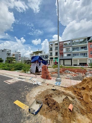 Hình ảnh Đất nền Q.Bình Tân, còn 3 lô .các nền đang xây dựng