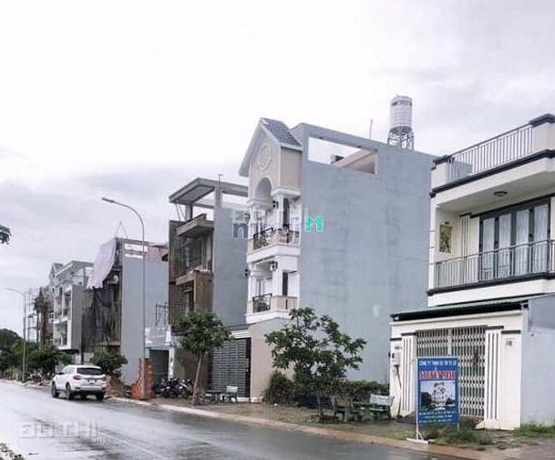 Hình ảnh Bán gấp lô đất nằm MT Lâm Quang Ky Q2 hần UBND ( LH Thành )