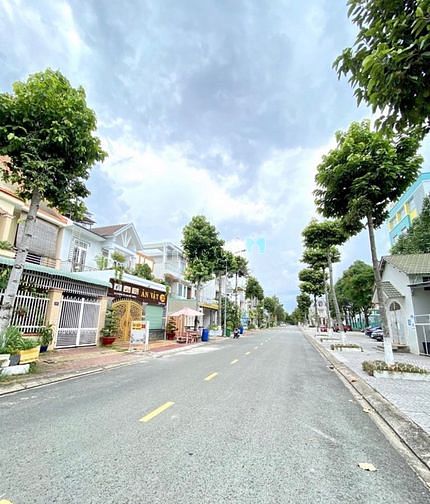 Hình ảnh Ngộp đất quận 2 đường Nguyễn Hoàng An Phú 80m2 gần Ga Metro