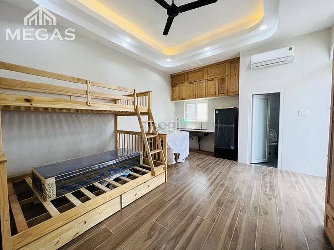 Hình ảnh STUDIO BAN CÔNG NGAY PHẠM VĂN BẠCH - sát sân bay Tân Sân Nhất