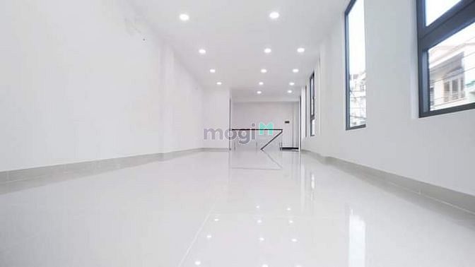 Hình ảnh Cho thuê nhà HXH 24/3 Phạm Ngọc Thạch, Quận 1