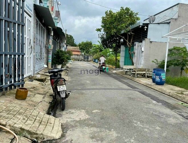 Hình ảnh Bán đất thổ cư sổ hồng riêng 380 triệu diện tích 6x20 Hóc Môn