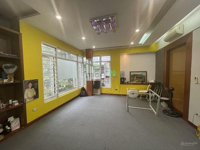 Hình ảnh Cho thuê nhà Chùa Láng 75m2 x 5T, phòng khám,SPA, Văn phòng
