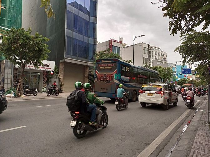 Hình ảnh CHO Thuê MT 8M Ngay Tân Sơn Nhất ,P.2, Tân Bình - 8x21m - 3 Tầng !!!