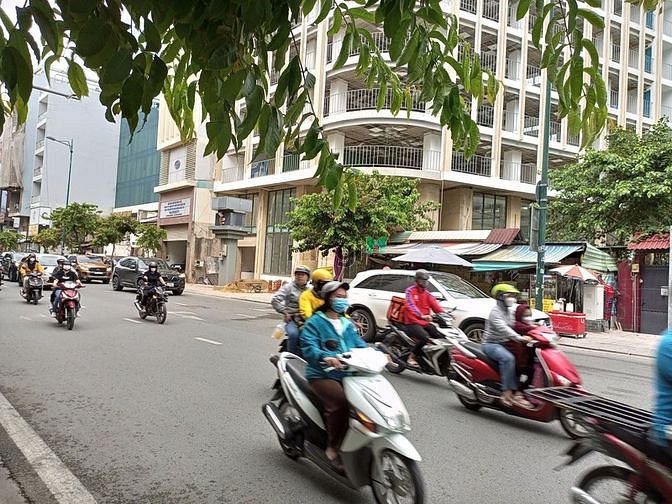 Hình ảnh CHO Thuê MT 8M Ngay Tân Sơn Nhất ,P.2, Tân Bình - 8x21m - 3 Tầng !!!