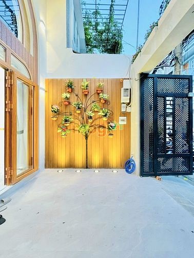 Hình ảnh Bán nhà mới, có thang máy kính, hẻm xe tải, Gò Vấp