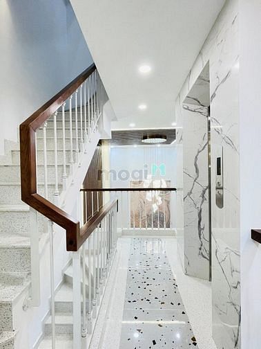 Hình ảnh Bán nhà mới, có thang máy kính, hẻm xe tải, Gò Vấp