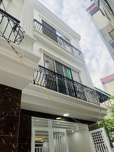 Hình ảnh Phố  Gia Thụy -Nhà Mới- Sát Phố 47 m-4 Tầng -4 tỷ