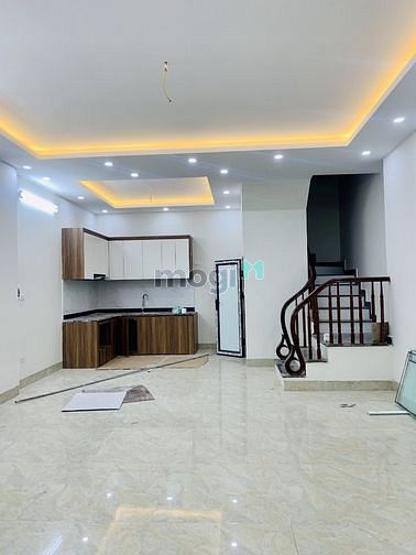 Hình ảnh Phố  Gia Thụy -Nhà Mới- Sát Phố 47 m-4 Tầng -4 tỷ