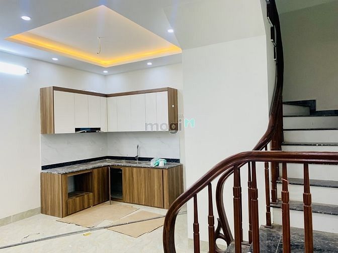 Hình ảnh Phố  Gia Thụy -Nhà Mới- Sát Phố 47 m-4 Tầng -4 tỷ