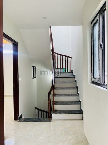 Hình ảnh Phố  Gia Thụy -Nhà Mới- Sát Phố 47 m-4 Tầng -4 tỷ